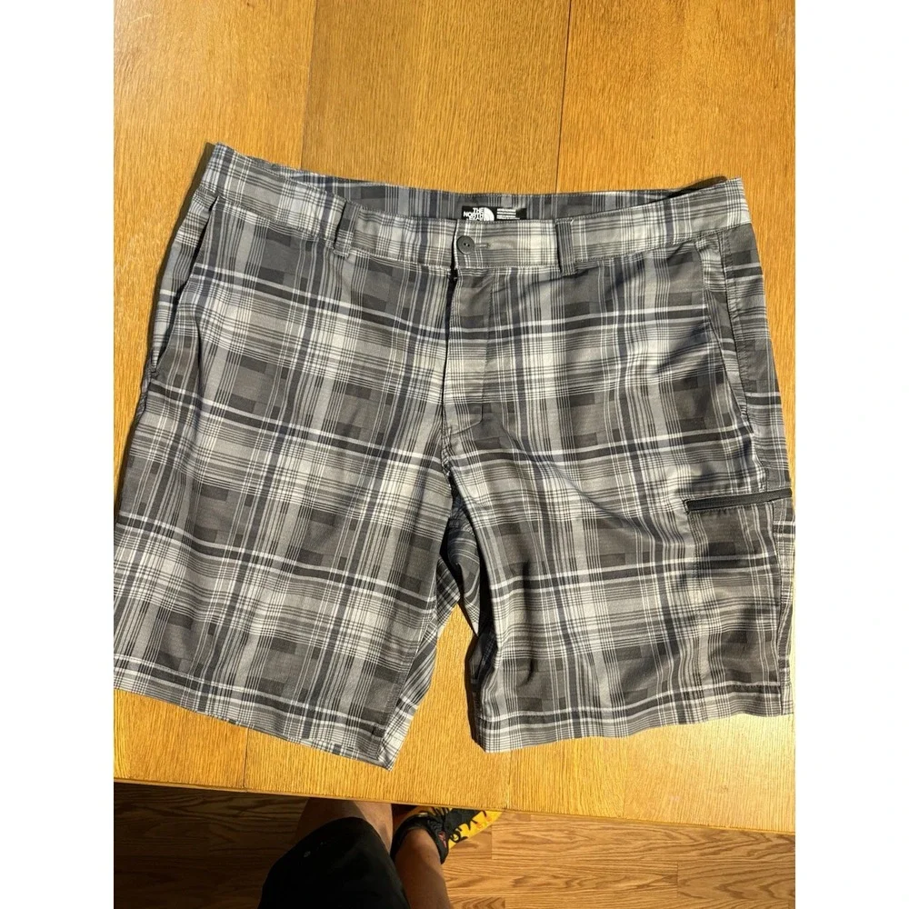 North Face Shorts Mens 40 Gray Plaid Performance Stretch‎ Outdoor Hiking Cargo